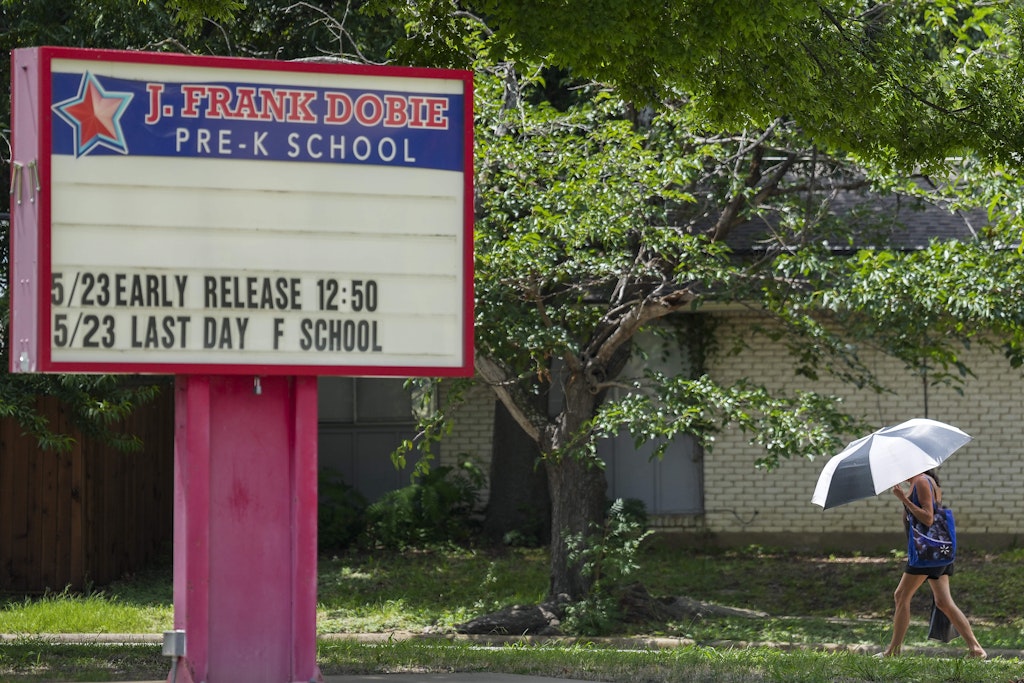 Photo of sign outside old Elementary School with last day of school messages
