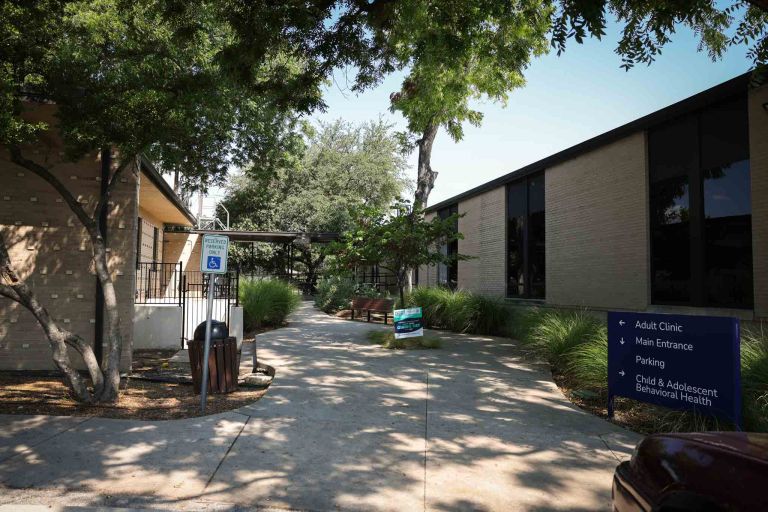 Metrocare Samuell Adult Mental Health Clinic 4 Art 1127 768x512